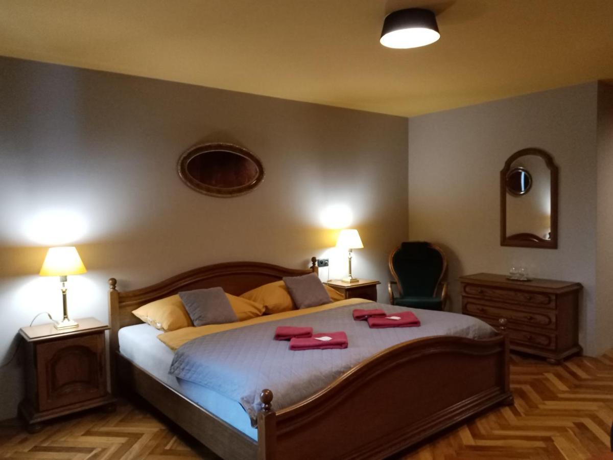 Hotel Cade Písek エクステリア 写真