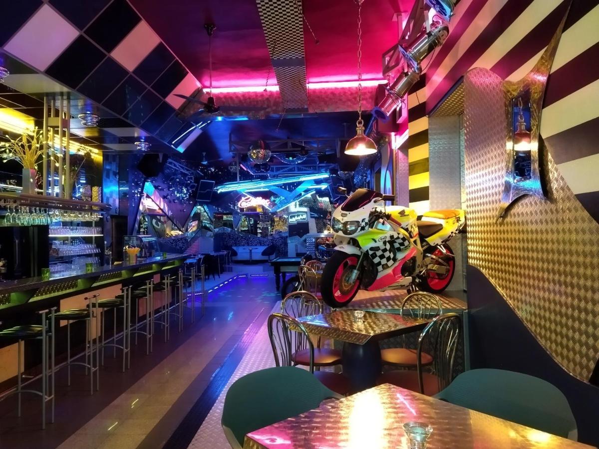 Hotel Cade Písek エクステリア 写真