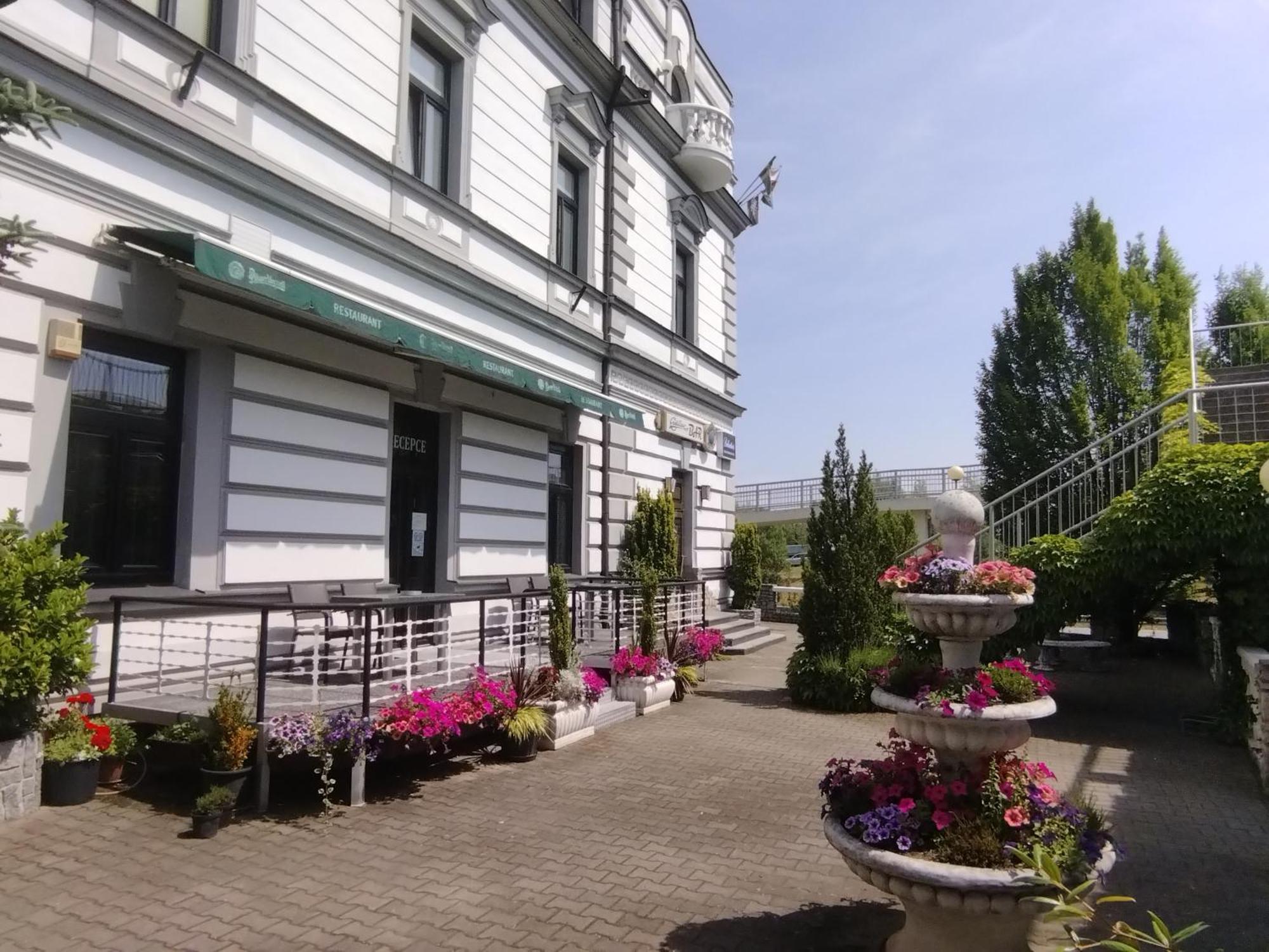 Hotel Cade Písek エクステリア 写真