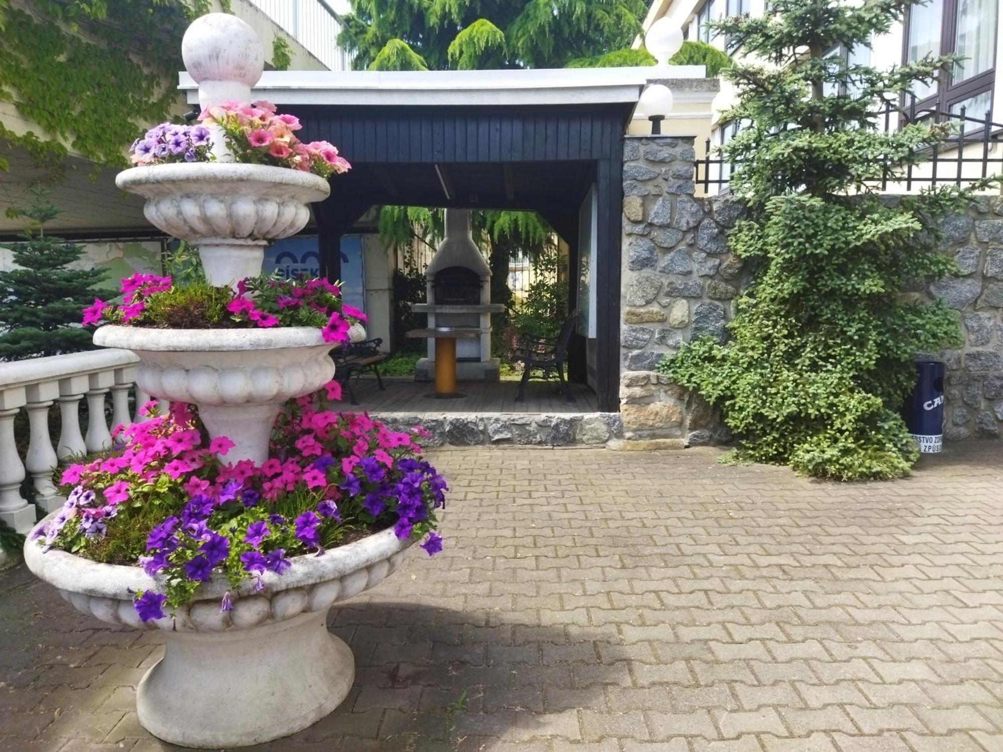 Hotel Cade Písek エクステリア 写真
