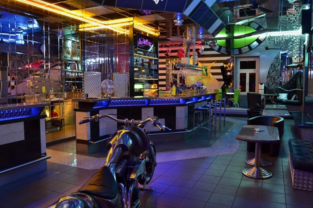 Hotel Cade Písek エクステリア 写真