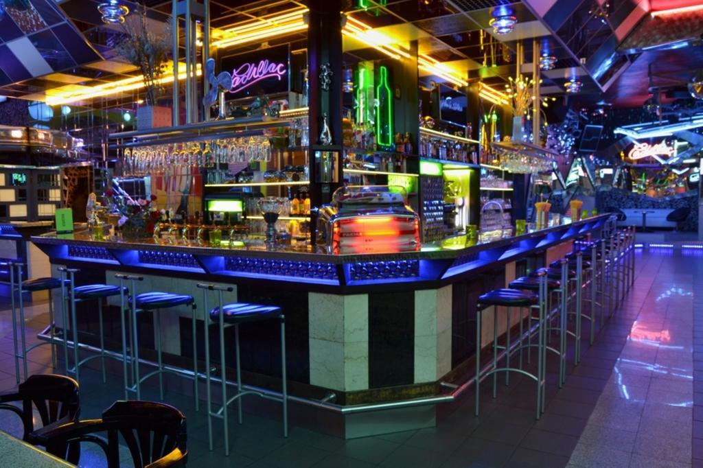 Hotel Cade Písek エクステリア 写真