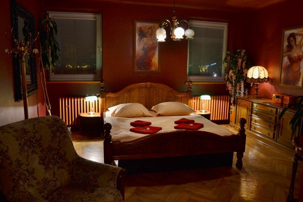 Hotel Cade Písek エクステリア 写真