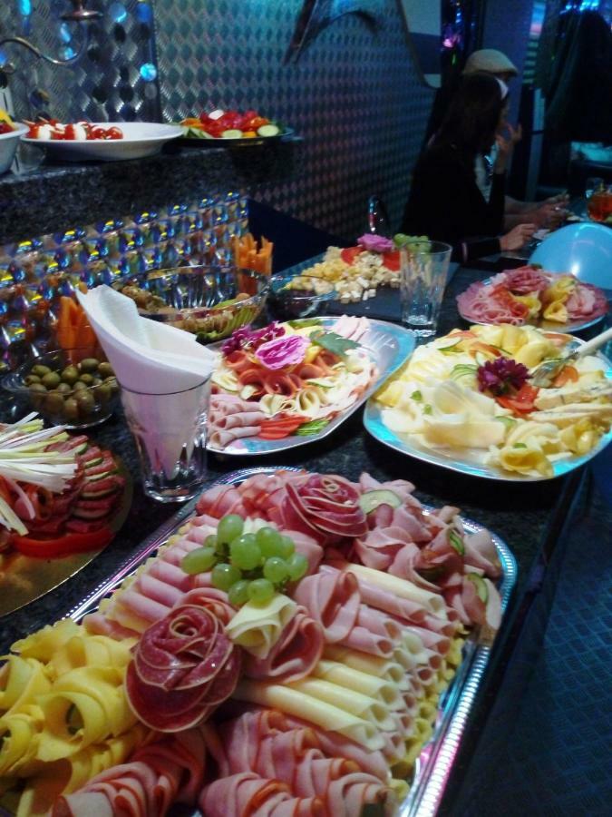 Hotel Cade Písek エクステリア 写真